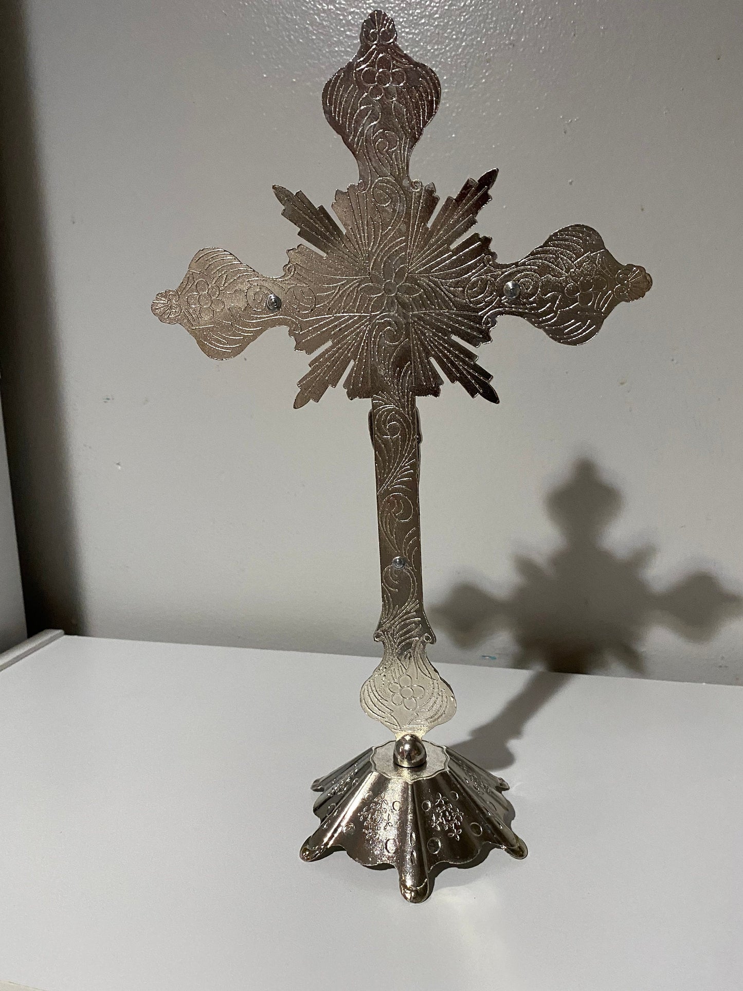 Table/wall cross